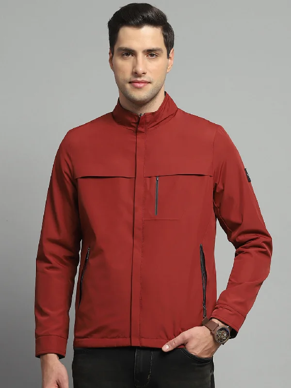 Men's fashionable puffer jacket-Men Red Solid Mock Neck Full Sleeve Reversible Jacket