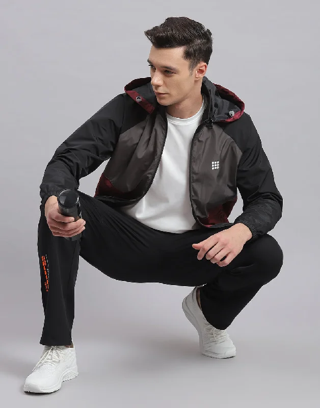 Men's wrinkle-free bomber jacket-Men Black Solid Hooded Full Sleeve Jacket