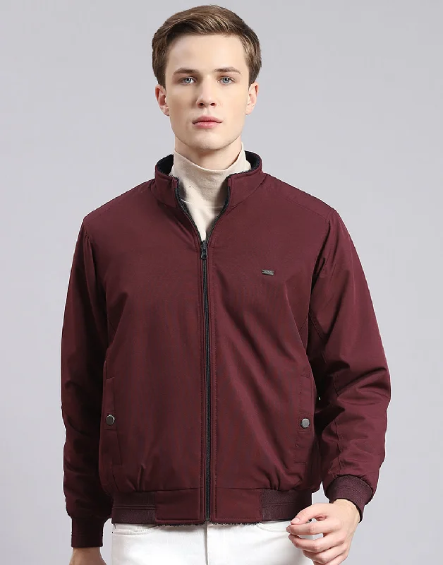 Men's relaxed fit raincoat-Men Maroon Solid Stand Collar Full Sleeve Jacket